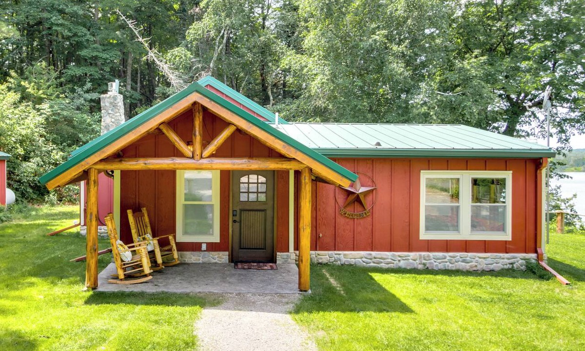 Walker House | Leech Lake South Shore - Private, Sleeps 8 Adults