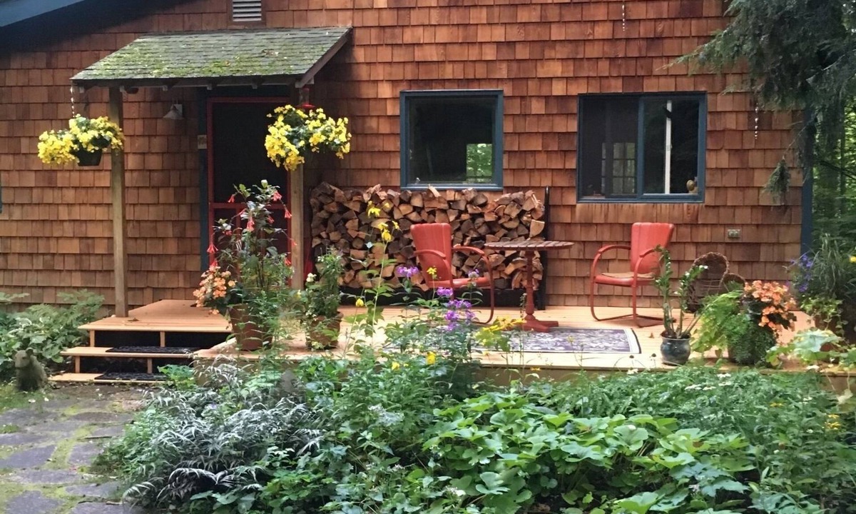 Empire Cabin | Leelanau County Retreat - 7 miles to Glen Arbor