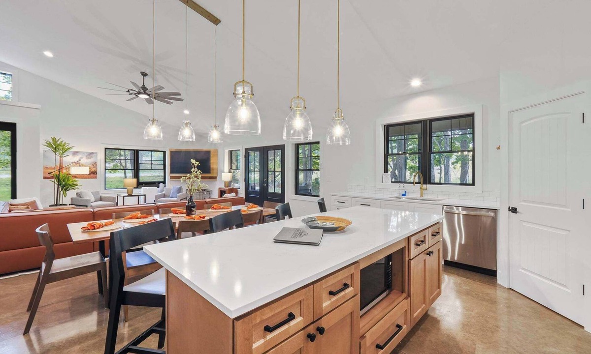Cedar House | Leelanau Day Tripper - Modern Barndominium Retreat | Sauna Bikes Beaches W