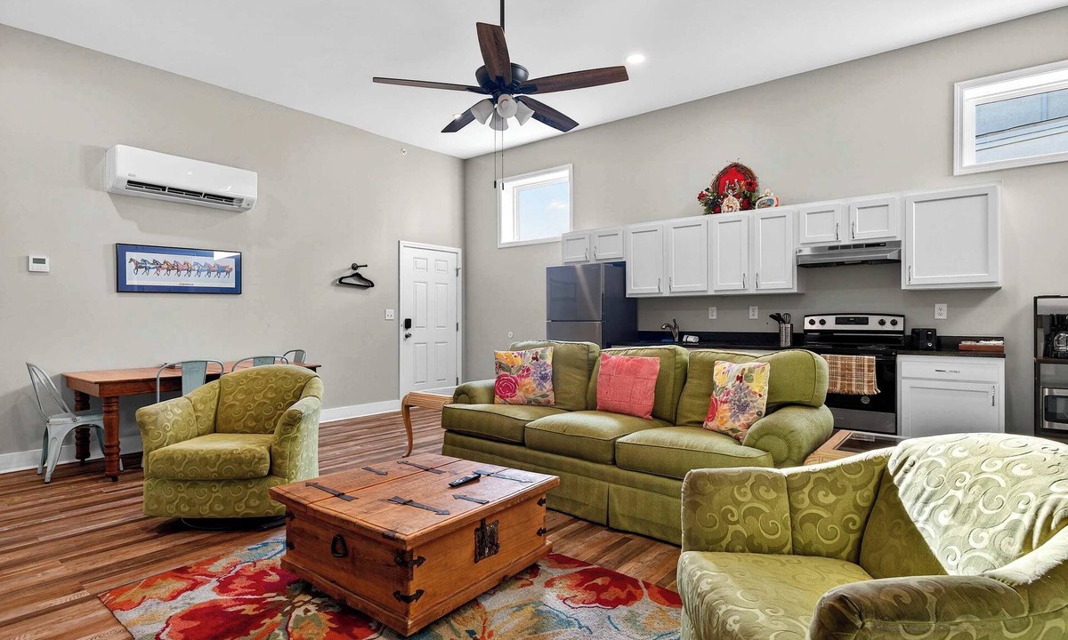 Taylor Berry House | Legends Retreat: A spacious stay for large groups