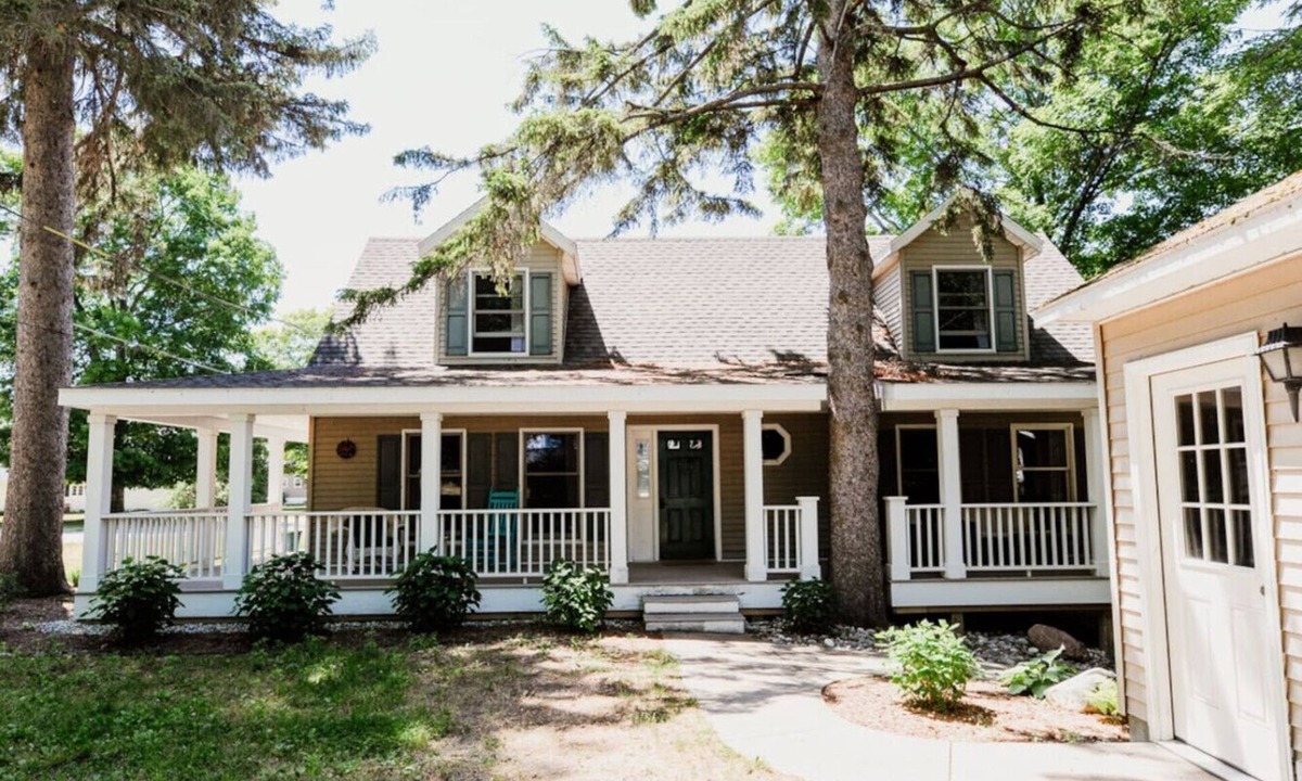 Leland House | Leland`s Grand River Home
