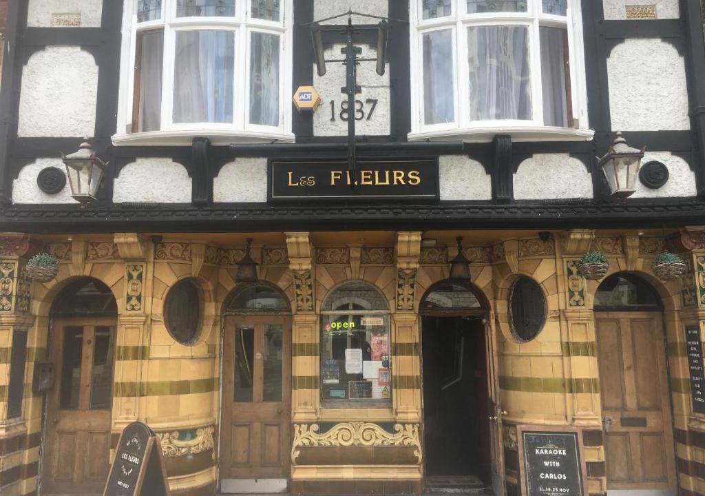 Dover Hostel | Les Fleurs Accommodation