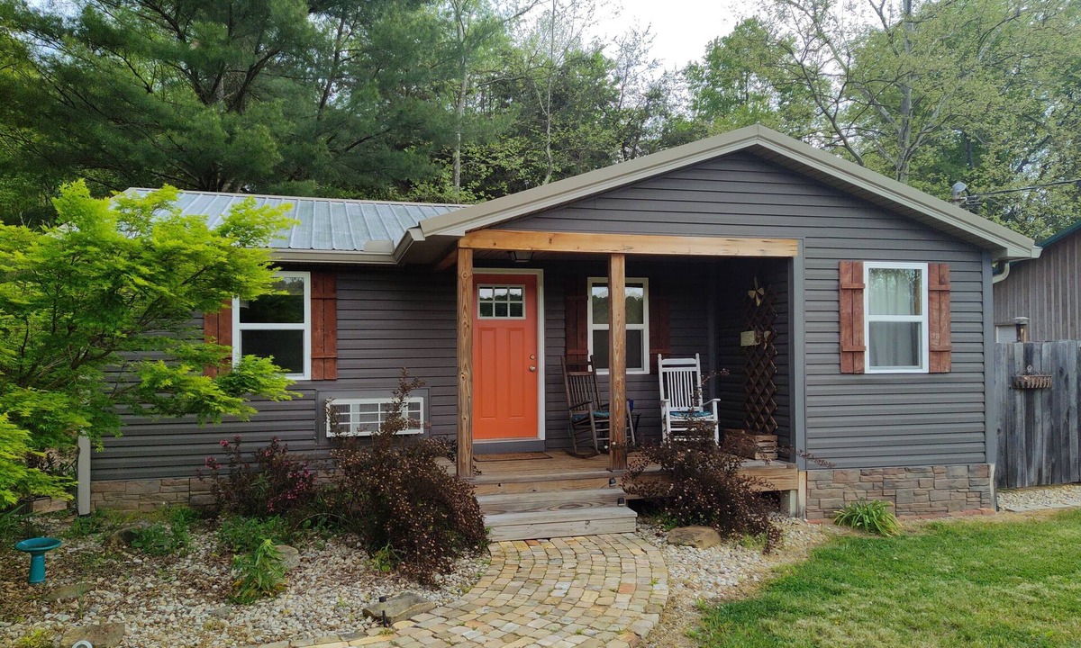 Stockdale Cottage | Liberty Retreat No Added Fees!