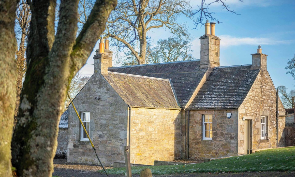 Gorebridge House | Library Cottage near Gorebridge