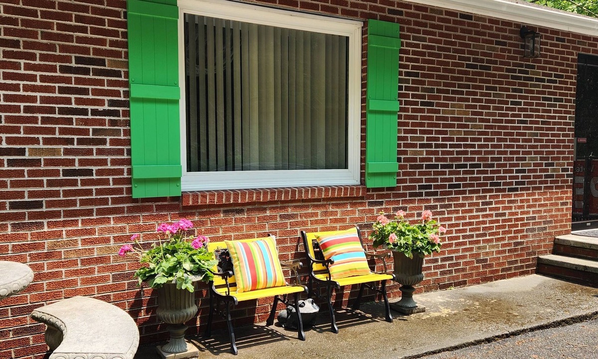 Haysi Cottage | Lilly's Pad "HOME AWAY FROM HOME"