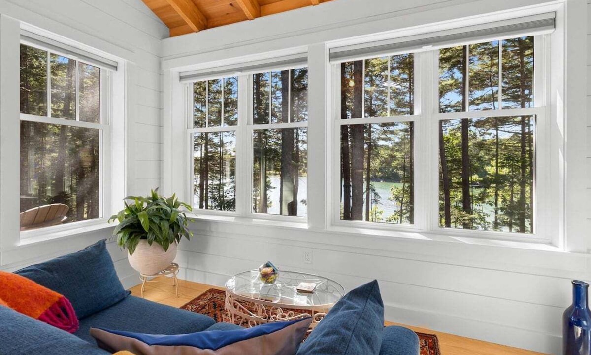 Saint George House | Lindquist Cottage | Waterfront Studio with King Be