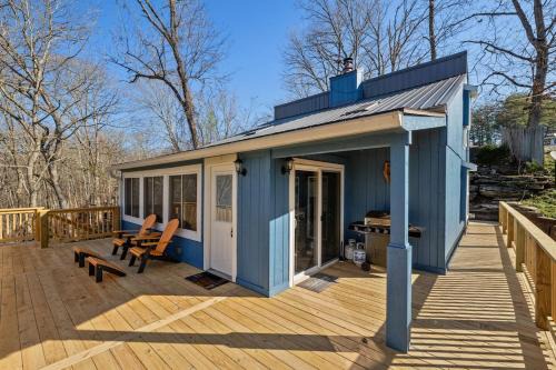 Nancy House | Little blue house on the lake