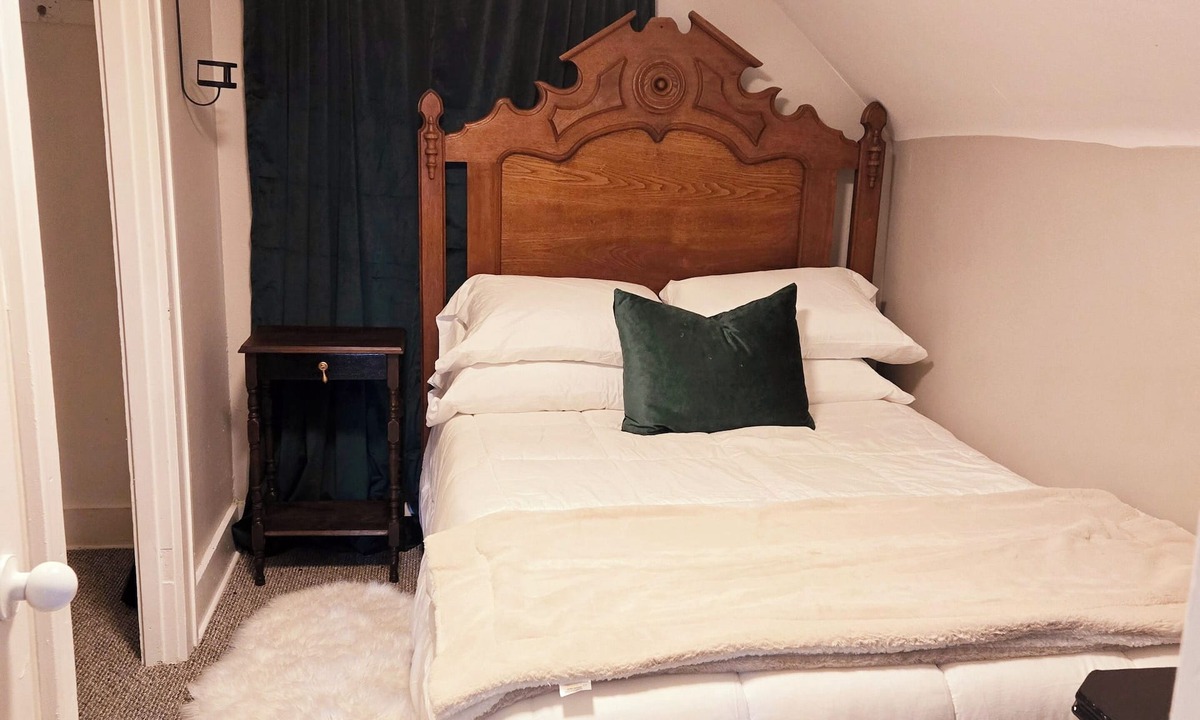Highland Square Apartment | Little Duck Loft - Cozy Pet-Friendly Loft Apartment By Downtown Akron - W/Wifi