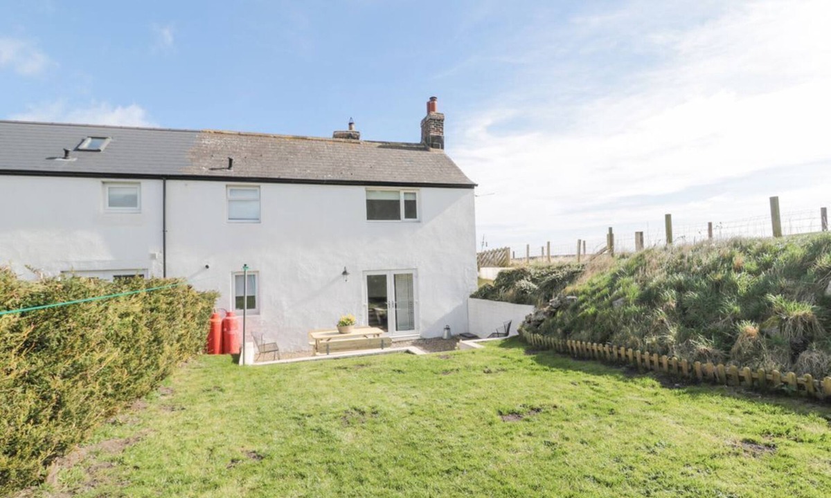 Bamburgh Cottage | Little Haven is near Bamburgh.