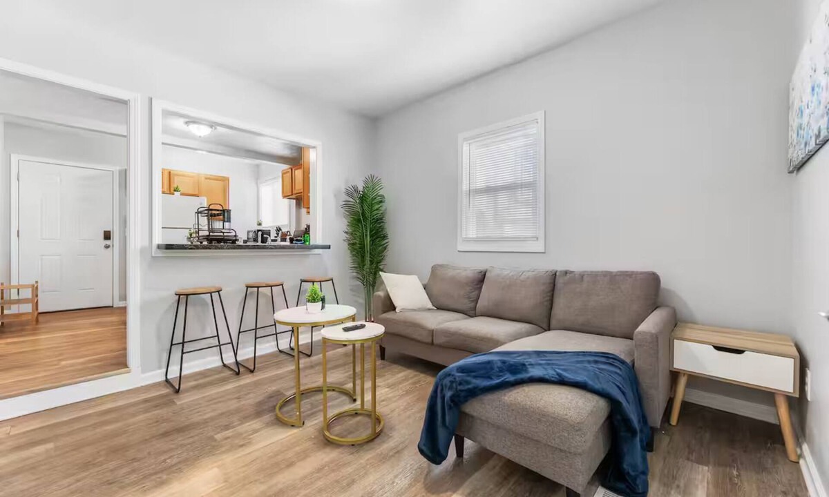 Cleveland Apartment | Little Italy · Family Suite · 4 TVs · Bunk Beds