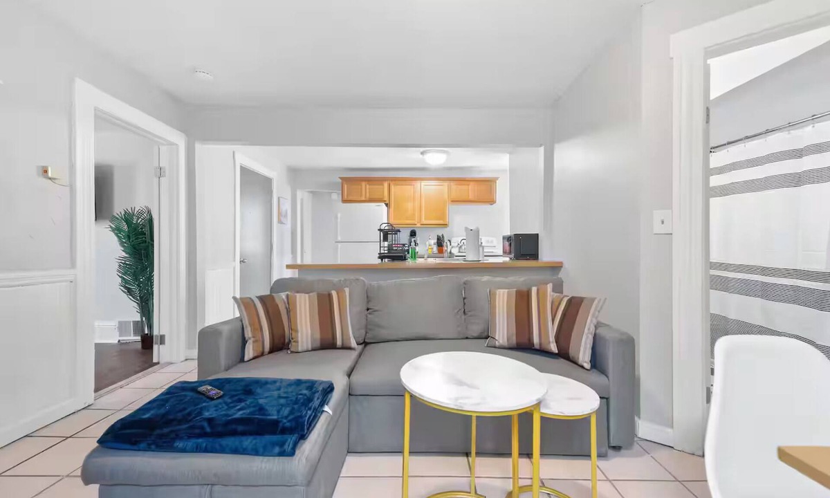 University Circle Apartment | Little Italy · Group Stay · 4 TV's · Pet Friendly