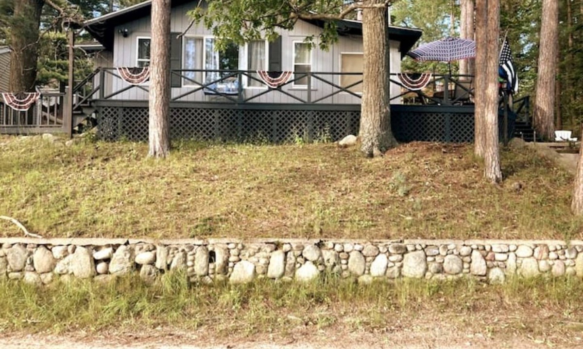 Harrison Cottage | Little Lake House on the Hill in Harrison, MI