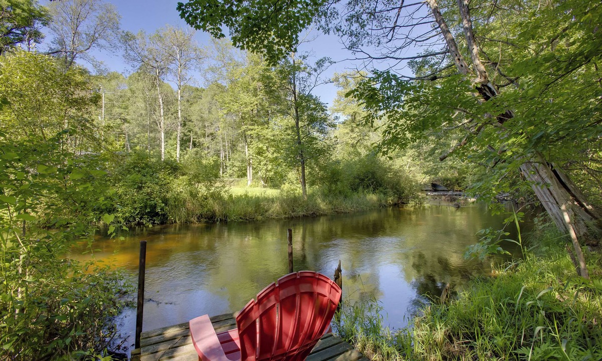 Irons Cabin | Little Manistee Riverfront Cabin w/Fire Pit!