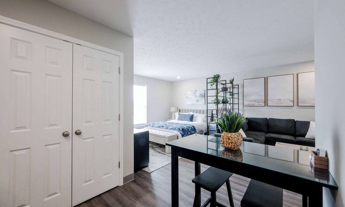 Indianapolis Apartment | Located in the heart of Indianapolis Medical Corridor!