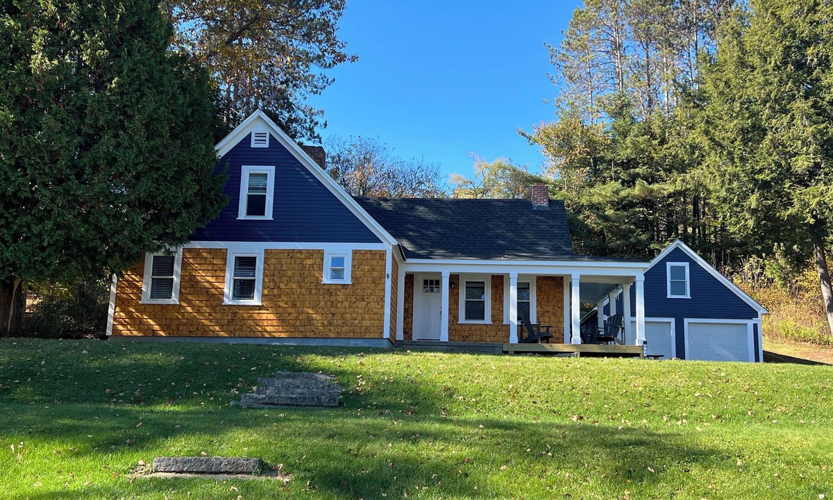 Littleton House | Located steps away to town park, hiking, popular & nationally recognized Main St