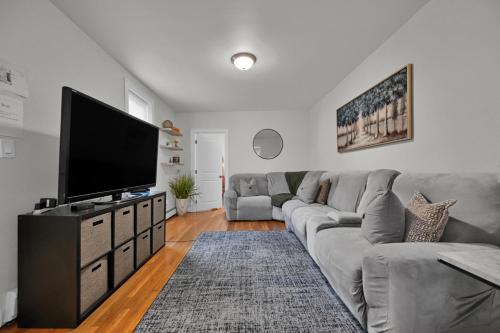 Central-Maverick Square - Paris Street Apartment | Location+Comfort+Convenience