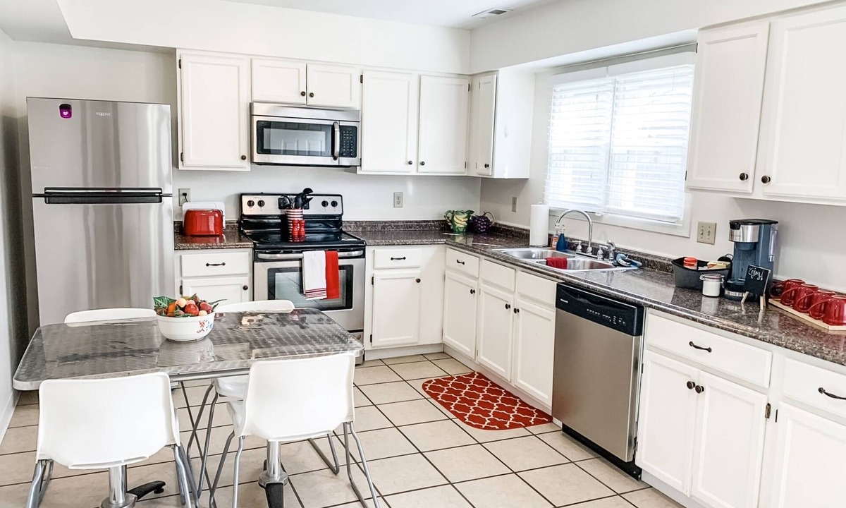 Oxford House | Location, location, location! In Oxford's Mile Square! 4 Bed/2 Bath Townhouse