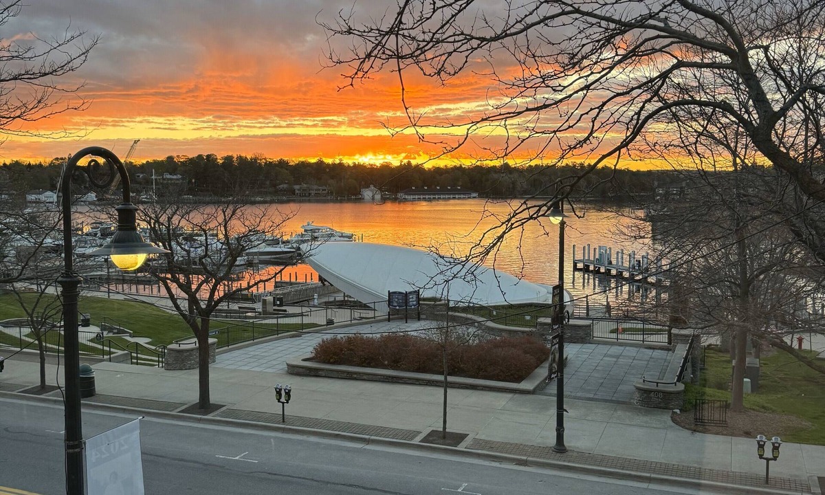 Charlevoix Condo | Loft above the Villager Pub with Round Lake marina sunsets — walk Bridge St + East Park.