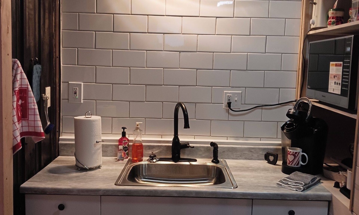 Loretto Apartment | Loft suite with cozy Queen minutes from Makers Mark , Log Still , Gethsamane