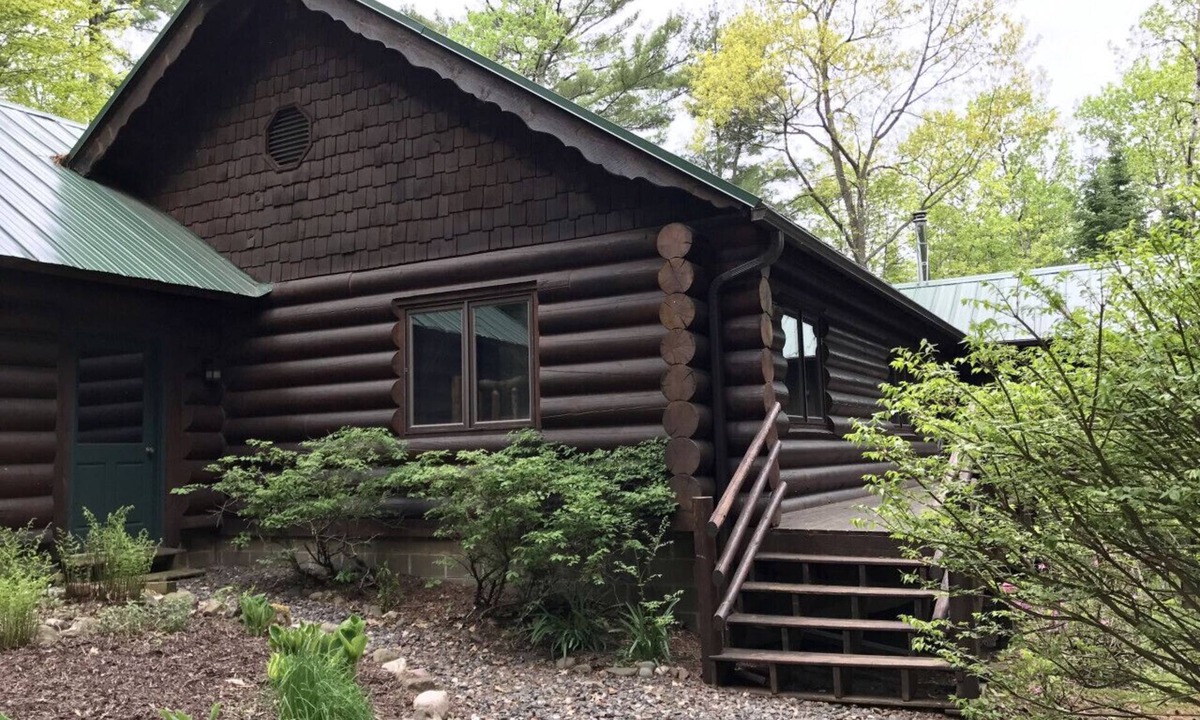 Hayward Cabin | Log cabin on private 3 acre lot! Spacious Yard!