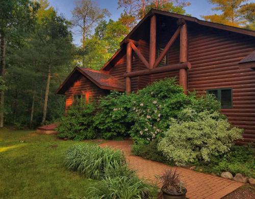 Woodruff House | LogLand Lakehouse in Arbor Vitae WI