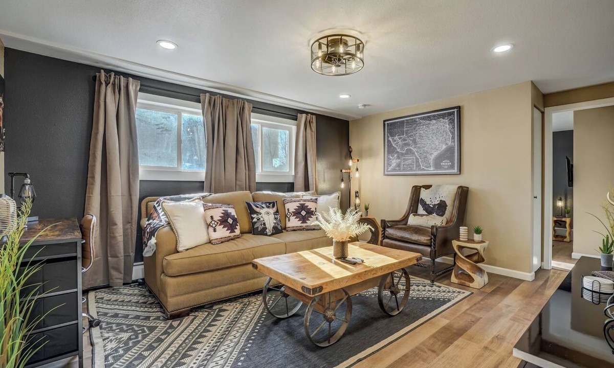 Cimarron Hills Apartment | Lone Star Lookout - Cozy 2-BR w/Mountain Views, King Bed & Pet-Friendly Yard