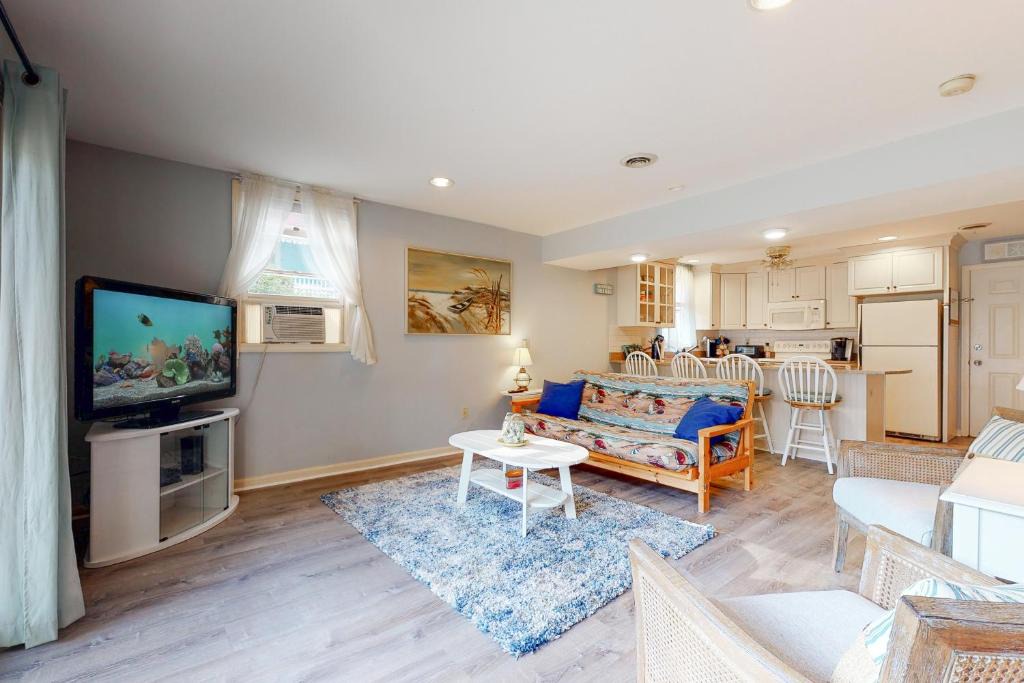 York Beach Apartment | Long Sands Escape
