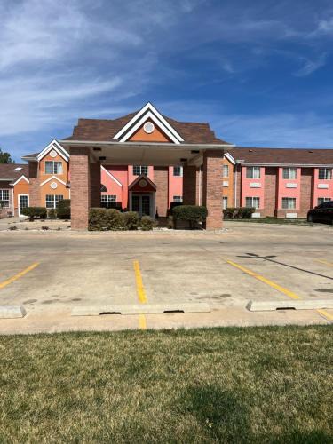 Amarillo Hotel | Longhorn Inn & Suites