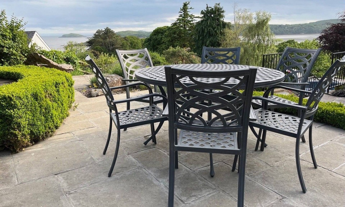 Rockcliffe Cottage | Lonsdale - a house that sleeps 6 guests in 3 bedrooms
