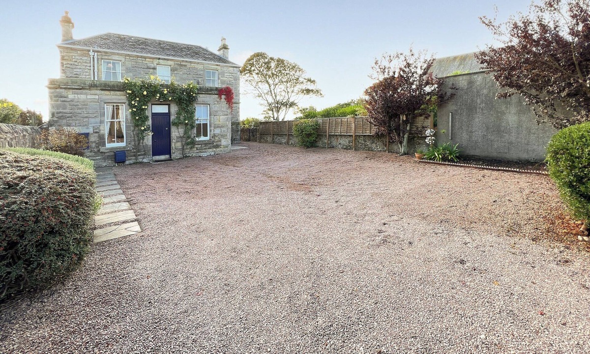 Earlsferry Cottage | Looking for something extra special.