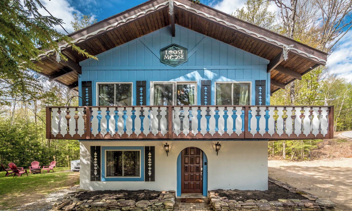 Jackson Ski Chalet | Loose Moose Lodge – Family chalet, fireplace, ski!