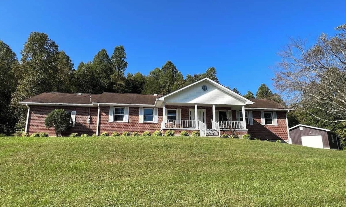 Mistletoe House | Lotus House - Near Oneida Baptist Institute