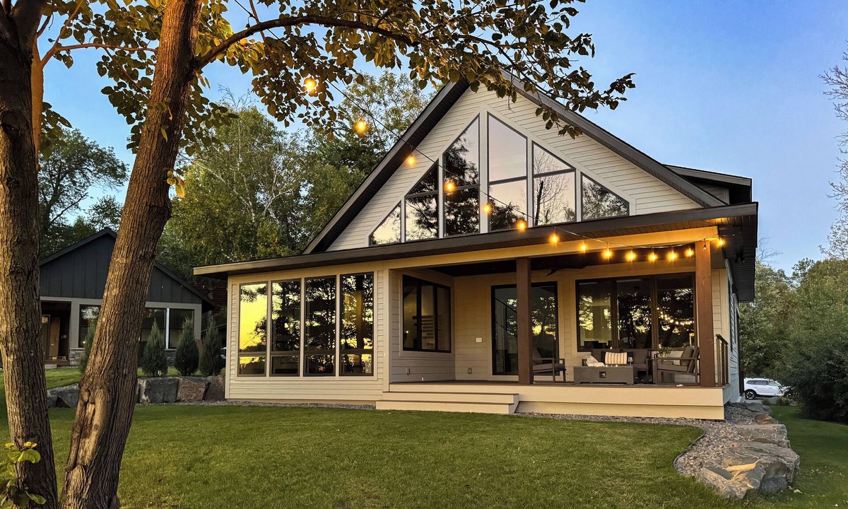 Brainerd House | Love Lake Luxury-Modern Retreat in Brainerd- Sleeps 10