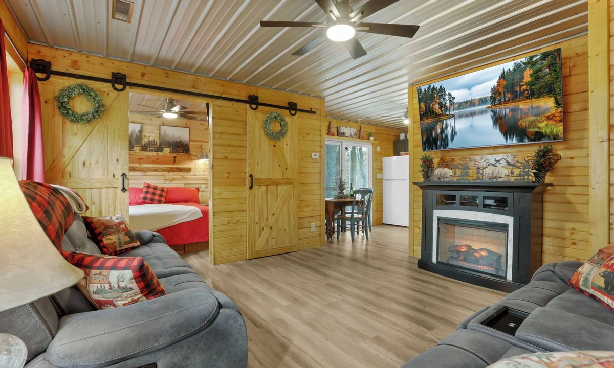 Carbon Hill Cabin | Lovely 1-bedroom cabin with AC in Southeast Ohio