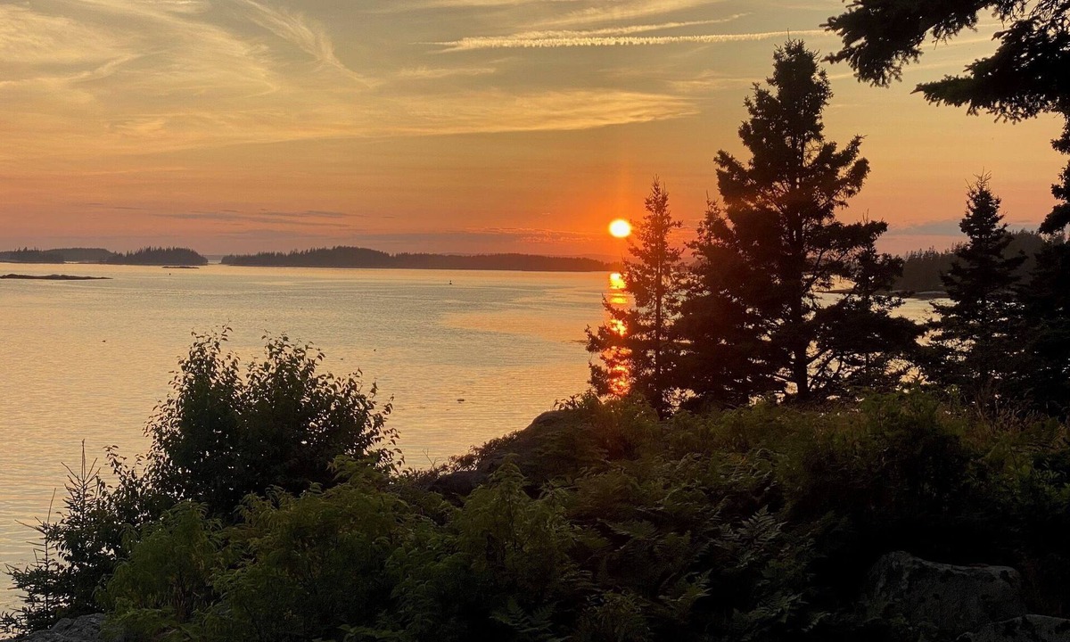 Vinalhaven Cottage | Lovely 1-bedroom cottage on The Reach in charming Vinalhaven perfect for getaway