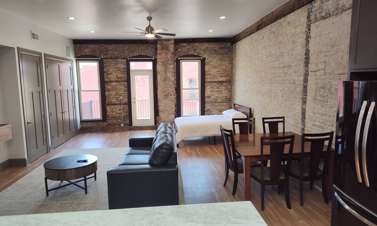 Oshkosh Apartment | Lovely 2nd floor apartment with private rooftop deck near the river on S Main