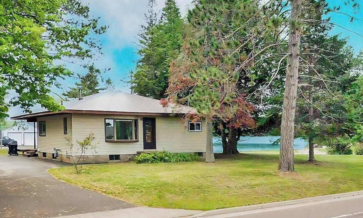 Mercer House | Lovely home with Mercer Lake view, patio, full kitchen, on trail 17