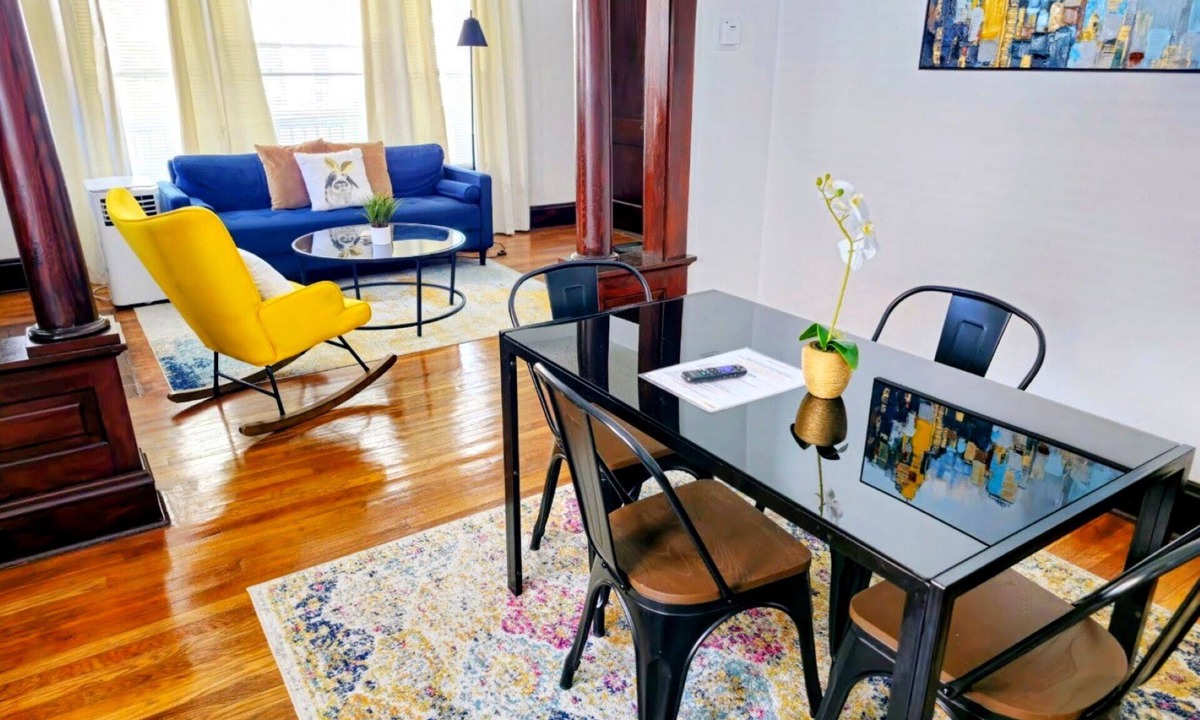 Cleveland House | Lovely near Cleve Clinic/CWRU/UH - in Larchmere w/Porch!