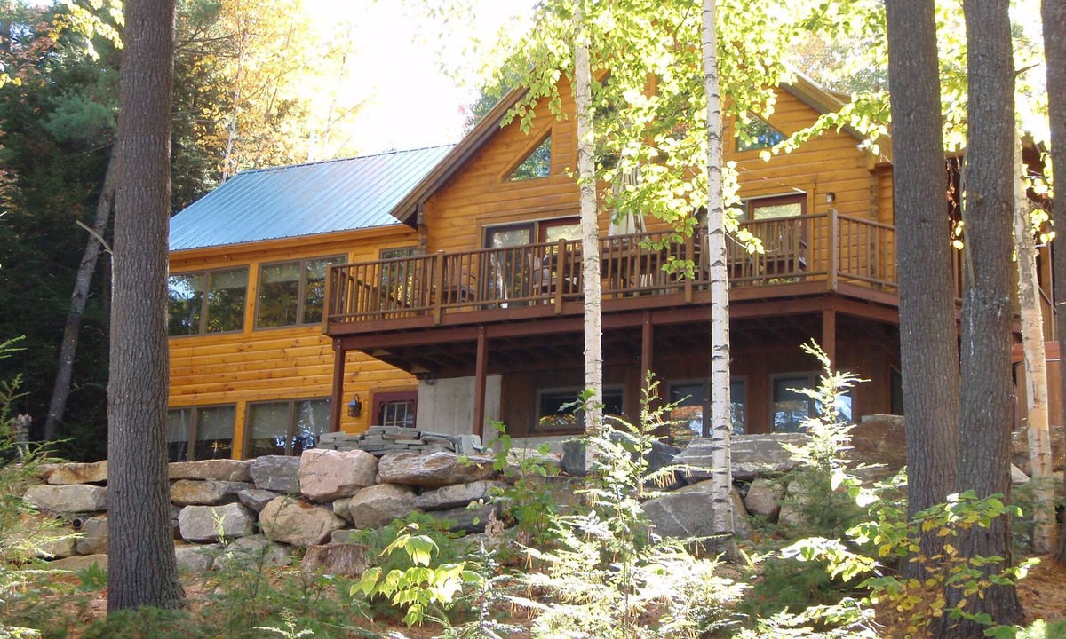 Oxford Cabin | Lovely Private Log Home Perfect For Larger Families Situated On Thompson Lake