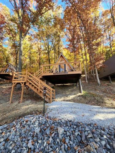 Scio House | Lovely Rural Cabin Nestled Among Nature by Tappan Lake in Ohio