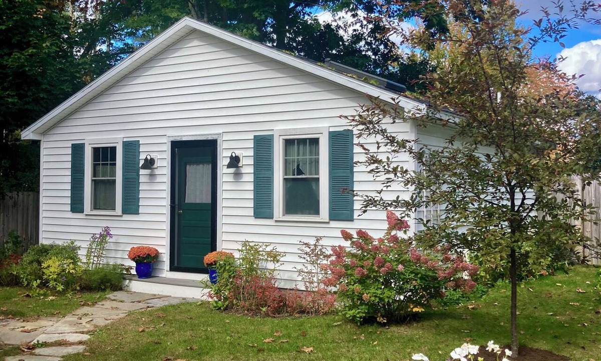 Brunswick Apartment | Lovely tranquil in-town cottage