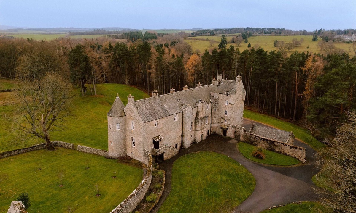 Jedburgh Villa | Lovingly restored castle in the Scottish Borders