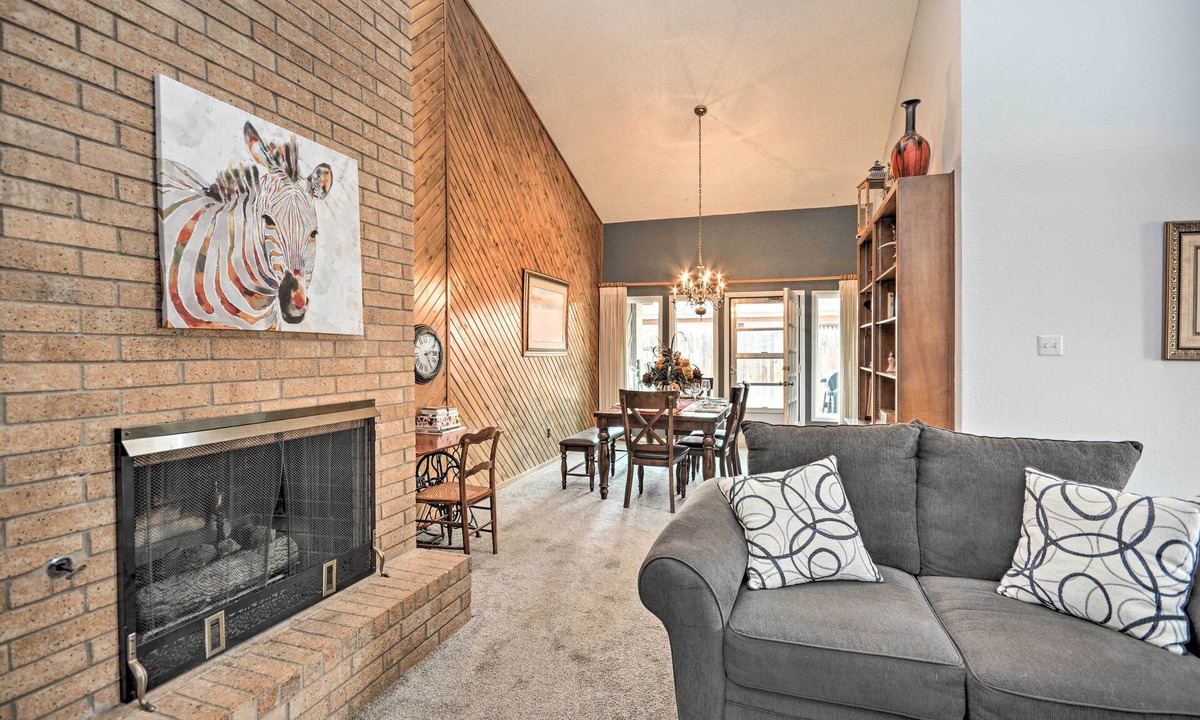 Heart of Lubbock Apartment | Lubbock Townhome w/Grill Near TTU & Downtown!