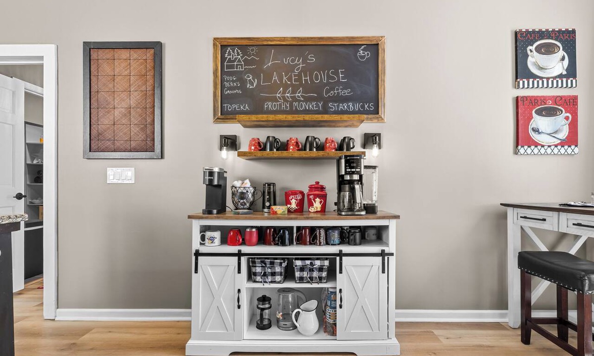 Nashville Condo | Lucy's Lakehouse 2 King Master Suites, Coffee Bar Near Broadway & BNA