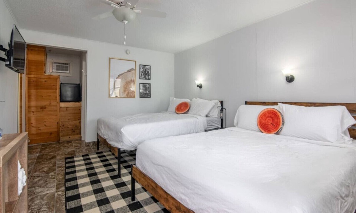 Balsam Lake Apartment | LumberJill Lodge #15 | Double Queen Room