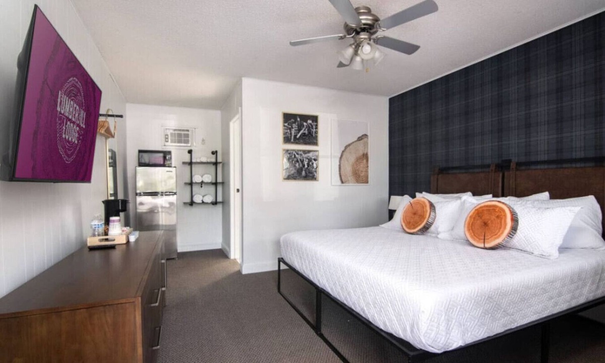 Balsam Lake Apartment | LumberJill Lodge #5 | King Room