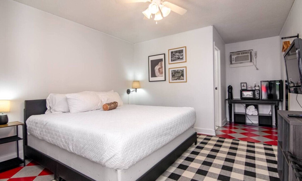 Balsam Lake Apartment | LumberJill Lodge #6 | King Room