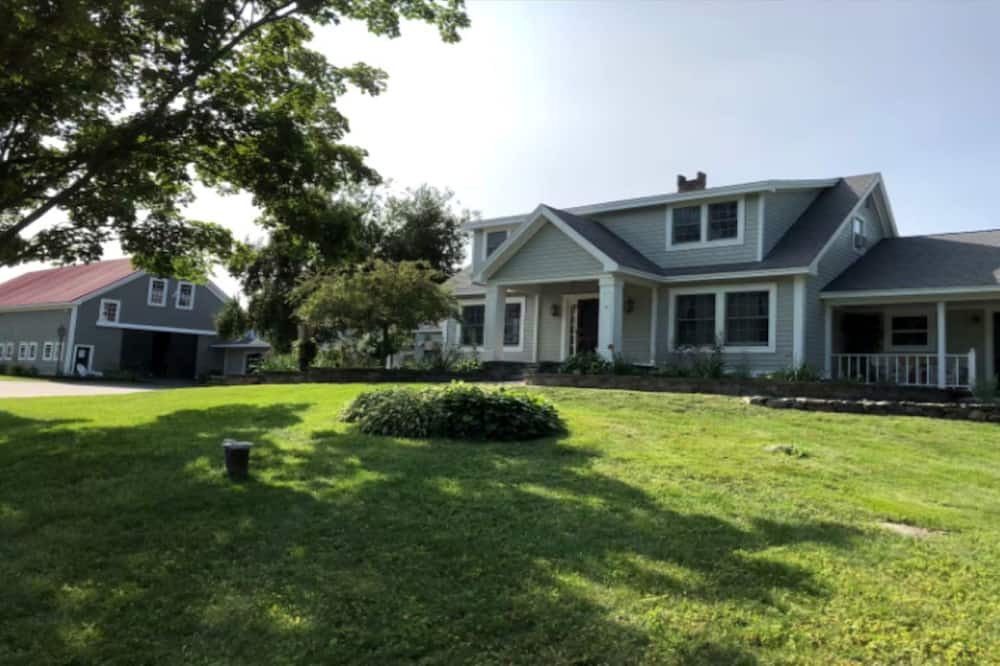 Saco House | Lush Pastoral Vacation Rental Haven Near Saco River, Maine