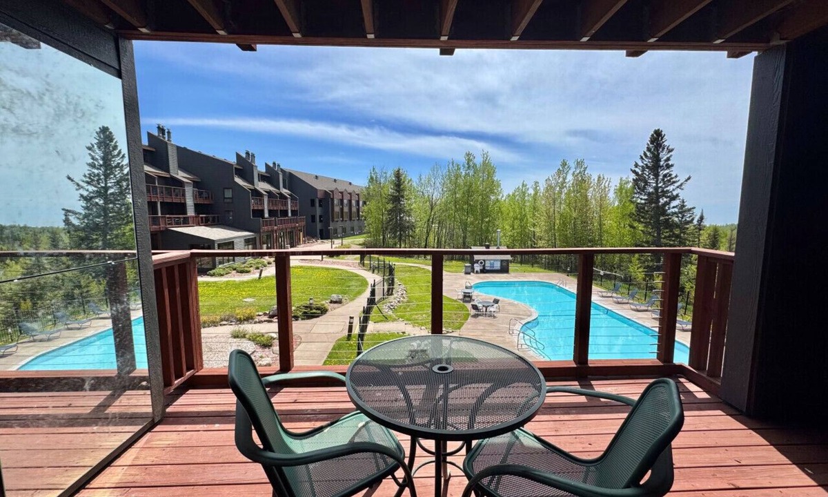 Lutsen Apartment | Lutsen Ski-In/Ski-Out | Lake View | Pet-Friendly
