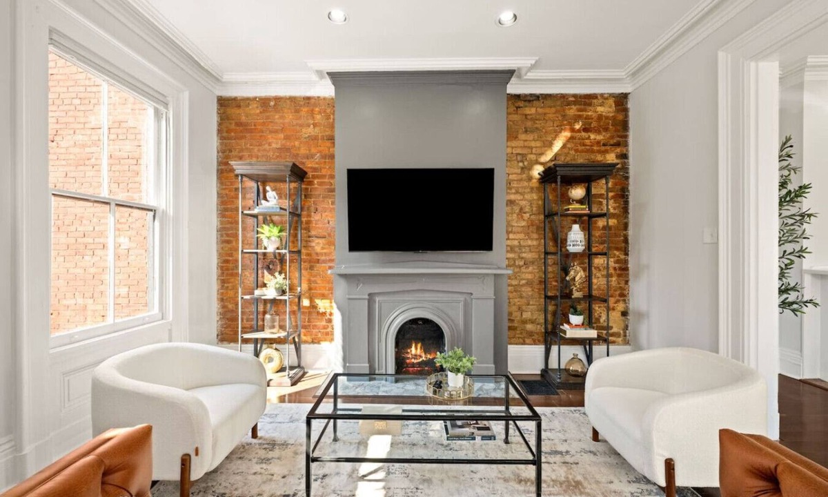Pendleton House | Lux 4BR Retreat w Hot Tub and Patio Near OTR/DT